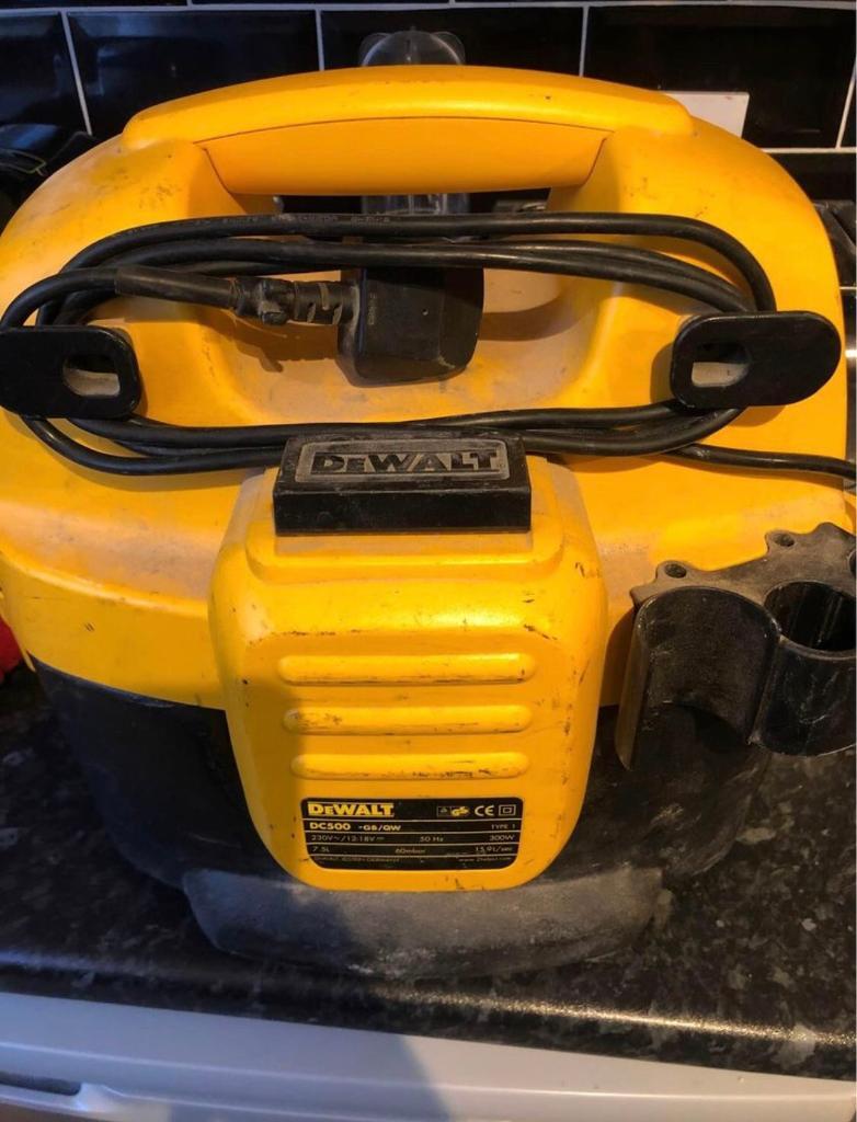 DeWALT 18V-240V WET \u0026 DRY HOOVER 